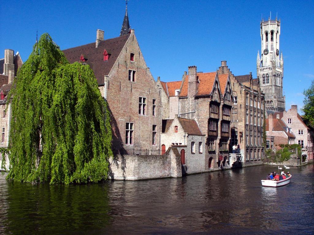 Guest House Huyze Die Maene Bruges Esterno foto